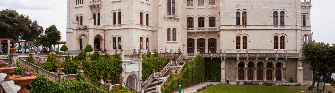 Tour in Pullman a Trieste e Castello di Miramare: Viaggio Organizzato in Giornata da Bergamo
