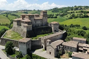 tour enogastronomico in Emilia Romagna autoservizi Sonzogni castello di torrechiara